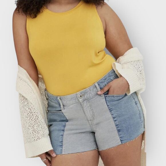 Torrid 24 Raw Hem Jean Shorts Patchwork Panel Light Wash Casual Plus Denim - Picture 2 of 8